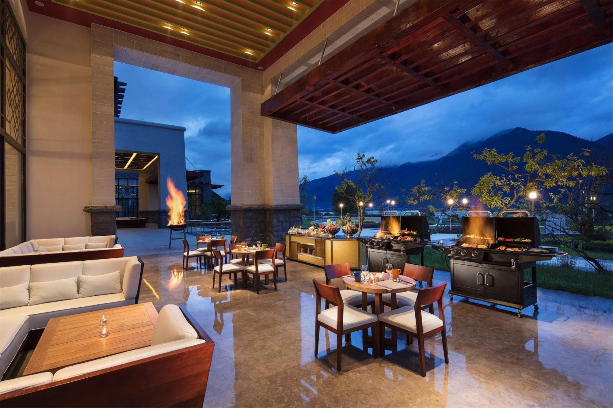 Hilton Linzhi Resort Lâm Tri Ngoại thất bức ảnh