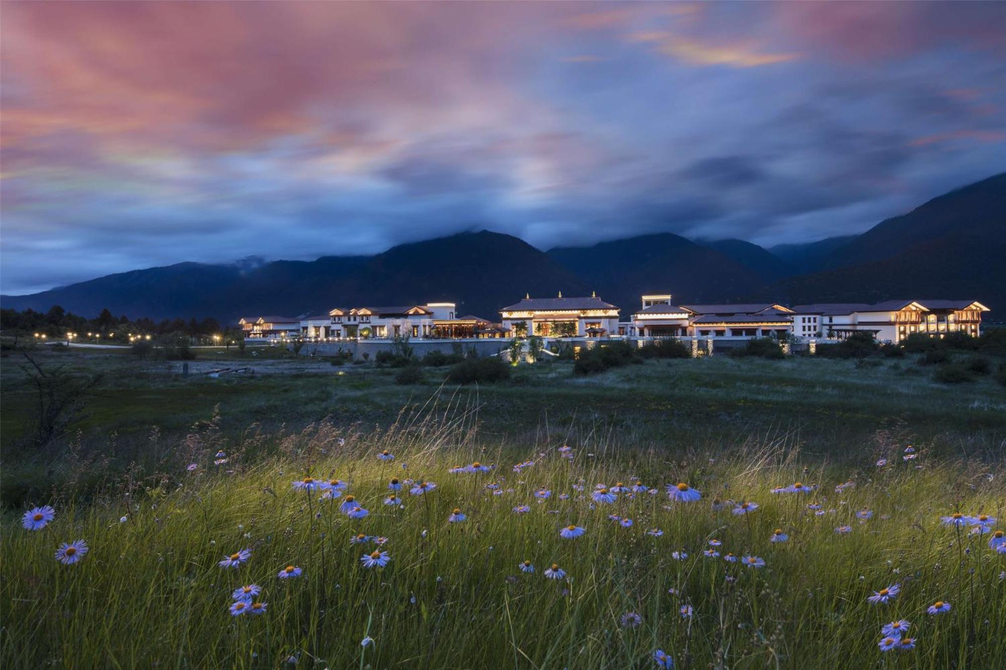 Hilton Linzhi Resort Lâm Tri Ngoại thất bức ảnh