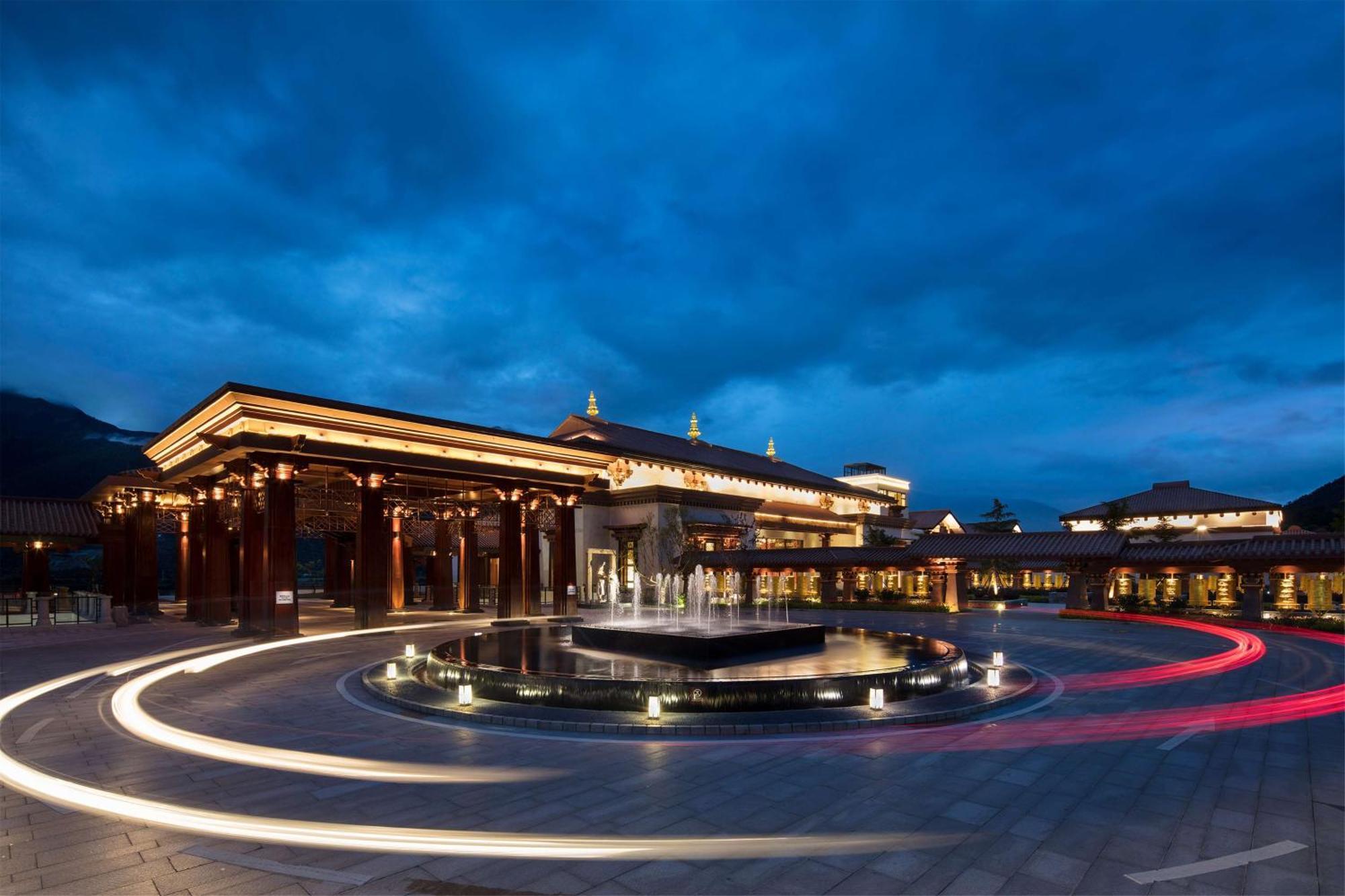 Hilton Linzhi Resort Lâm Tri Ngoại thất bức ảnh