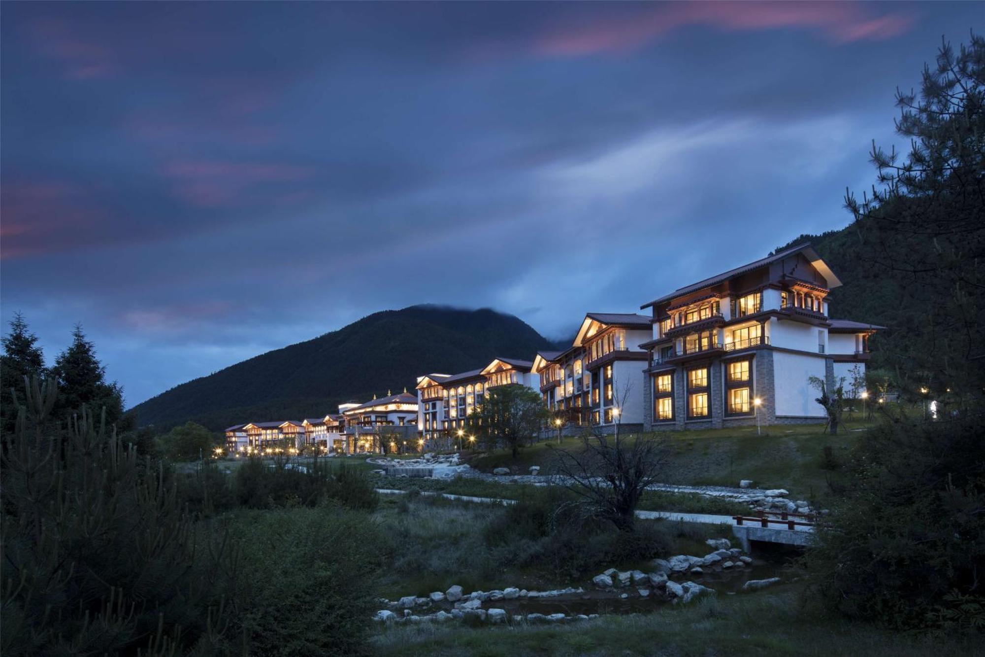 Hilton Linzhi Resort Lâm Tri Ngoại thất bức ảnh